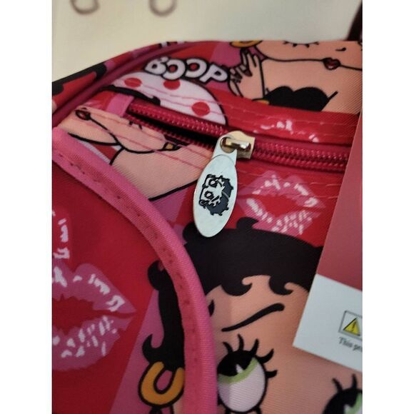 NWT 20" wheeled Betty Boop pink carry on - Picture 4 of 6